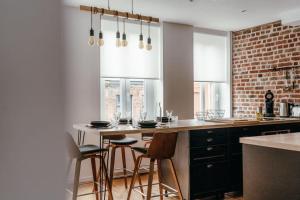 Appartements Duplex 4pers - 100m du metro - SmartTV - Fibre : photos des chambres