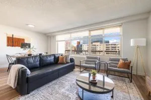 Crystal Retreat King Bed Gym Free Parking Sleeps 8 - Addison Heights