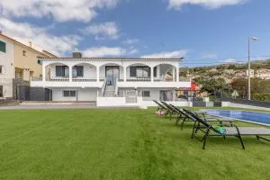 Maylily Seascape Villa - Santo da Serra