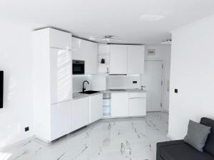 Admiral Plaza Apartment , Large swimming pool , 5 min walking to the beach