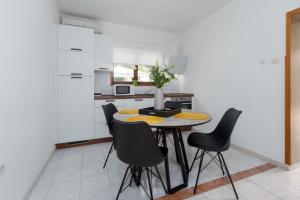 Silvia big private garden