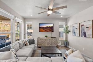 Escondido 2355 Brand New home BBQ Grill, Shuffleboard, Nintendo Switch, Scooters, and More!