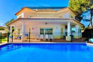 Casa Luna with Saltwater Pool - 4hvězdičkové hotely ve městě Olhos de Água