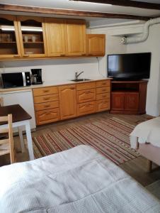 Saunallinen huone omakotitalossa - old wooden house- own sauna