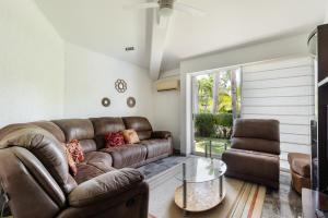 Large House - walking to beach - 10 guests!