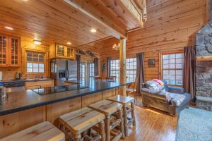 The Great Escape - Cabin with shared pool access