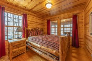 The Great Escape - Cabin with shared pool access