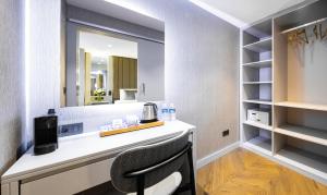 Suite with Hot Tub room in Rast Hotel