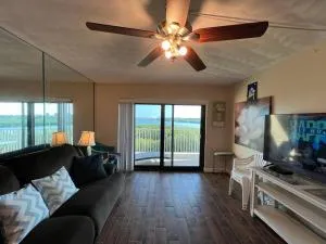 Bayshore Yatch Tennis Condo 2br 3 beds, Walking Distance to Beautiful Quite Beach - Orange Terrace