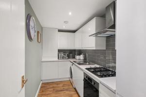 Marine parade apartment with river view