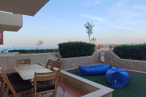 Magnificent 5-bedrooms with Rooftop & Pool Access - No mixed Egyptian groups