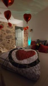 Maisons de vacances Love room Idylle a 2, piscine et sauna privatifs : photos des chambres
