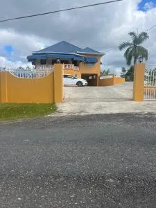 Cockpit County Mountain Room - Bluefields