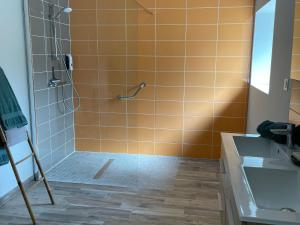Maisons de vacances Gite Sarge-les-le-Mans, 7 pieces, 15 personnes - FR-1-410-437 : photos des chambres