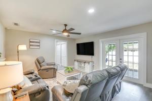 Tampa Home with Covered Patio 8 Mi to Downtown!