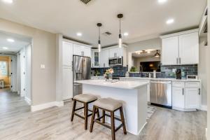 Tampa Home with Covered Patio 8 Mi to Downtown!