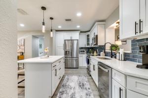 Tampa Home with Covered Patio 8 Mi to Downtown!