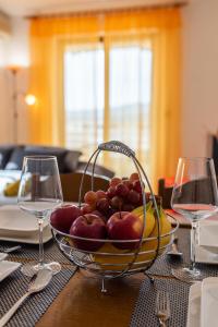 Apartment Nevera, Sea View and private parking