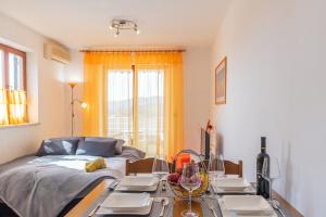 Apartment Nevera, Sea View and private parking