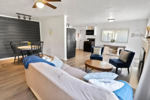 Hickory Cottage - Short distance to downtown, beaches, and breweries
