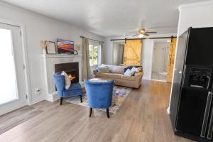 Hickory Cottage - Short distance to downtown, beaches, and breweries