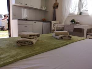 Marija- ground floor studio next to the beach