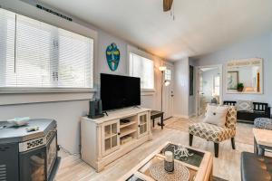 Community Pool and Beach Access Surfside Beach Home