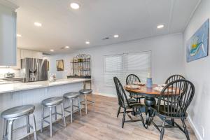 Community Pool and Beach Access Surfside Beach Home