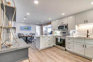 Community Pool and Beach Access Surfside Beach Home