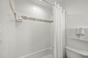 Studio with Pool View room in Tropic Isle At Anna Maria Island Inn
