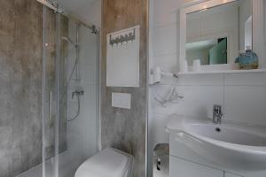 See Hotel Karlslust Chalets