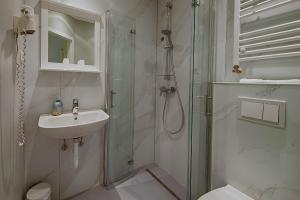 See Hotel Karlslust Chalets