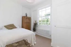 Stylish Seaside Retreat - Worthing