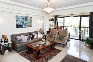 Luxury hotel apartment with pools in front AUC