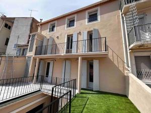 Jaya- 46 pers-Standing neuf Hyper centre Terrasse