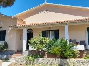 HeleNik Holiday House - Halikounas