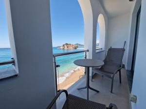 Beach apartment Sveti Stefan