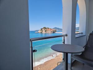 Beach apartment Sveti Stefan