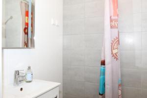 Suite Apartment OUNAS near main center spots Free onsite parking, WiFi