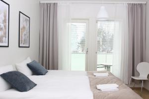 Suite Apartment OUNAS near main center spots Free onsite parking, WiFi