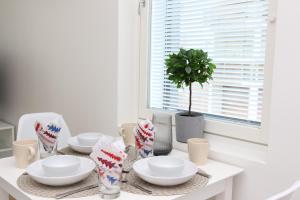 Suite Apartment OUNAS near main center spots Free onsite parking, WiFi