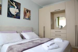 Stay at an artists place!