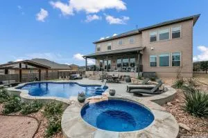 Launch Pad- A Birdy Vacation Rental - Helotes