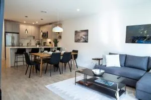 Birdies and Bears by Revelstoke Vacations - Halcyon Hot Springs