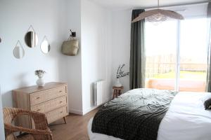 Appartements La Madrague - front de mer, acces prive plage et place de parking : photos des chambres