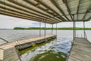 Modern Kentucky Lake Home w Deck, Dock, View