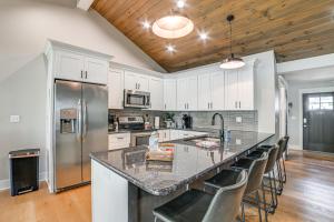 Modern Kentucky Lake Home w Deck, Dock, View