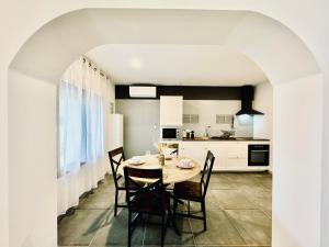 Le Grey - By BEST KEYS - Duplex Spacieux & Fonctionnel - Idéal Télétravail & Séjours Pros - Centre Ville - WiFi Fibre - Netflix - Nespresso - Check-in Autonome