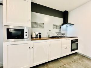 Le Grey - By BEST KEYS - Duplex Spacieux & Fonctionnel - Idéal Télétravail & Séjours Pros - Centre Ville - WiFi Fibre - Netflix - Nespresso - Check-in Autonome