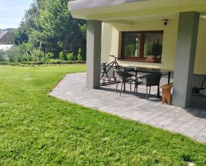 Apartament z ogrodem